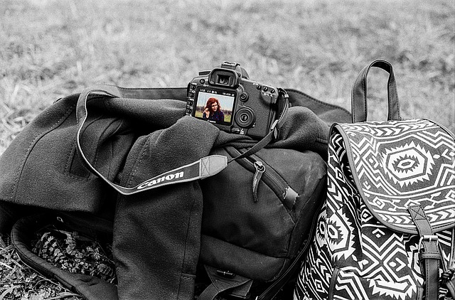 žena ve fotoaparátu